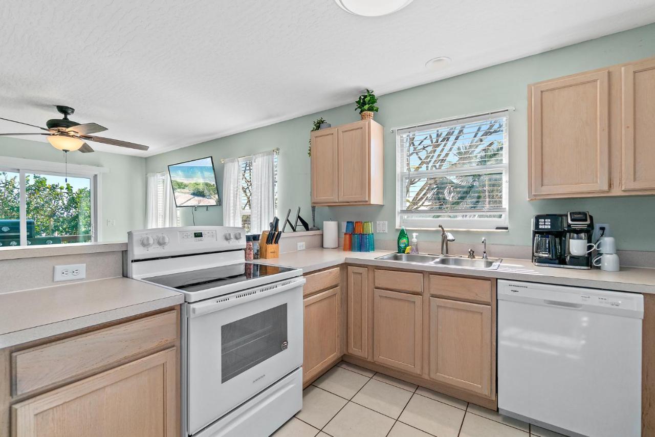 Surfside Paradise Retreat - 3Br And 2Ba Duplex, Grill, Dog Friendly - Close To The Beach! Melbourne Kültér fotó